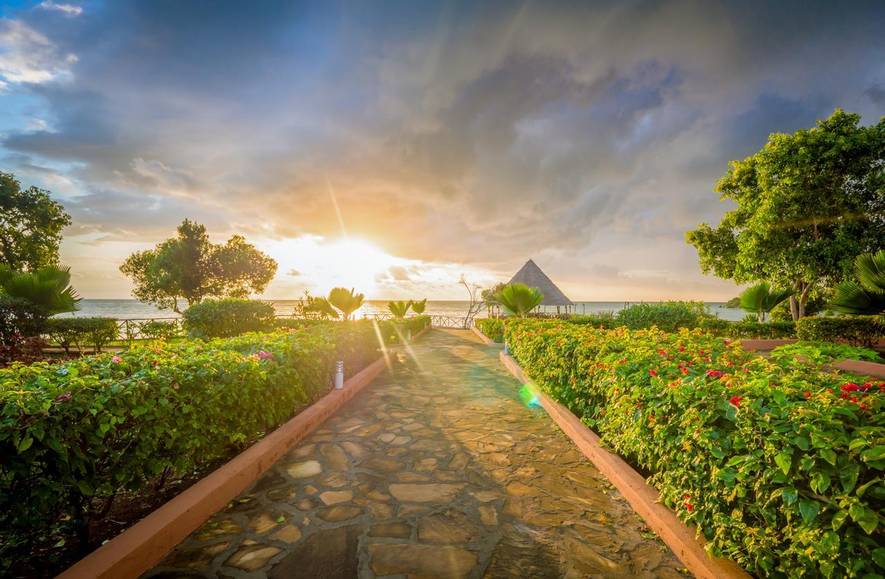 Azao Resort & Spa Pongwe Exteriör bild